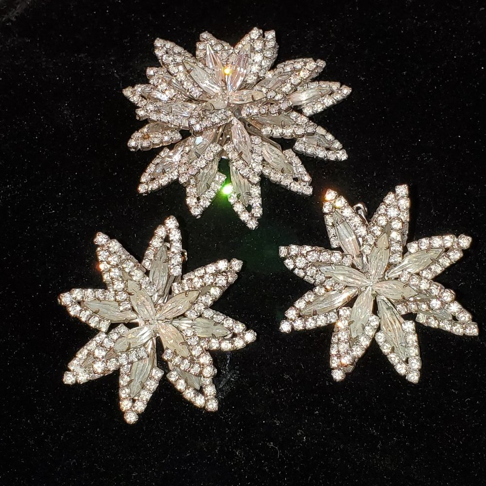 TRUE VINTAGE - DROP-DEAD GORGEOUS RHINESTONE STAR EARRING AND PIN SET